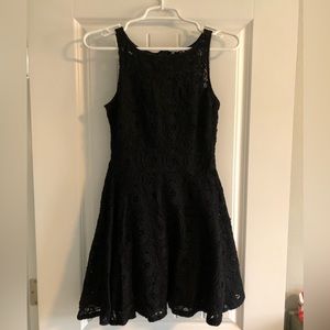 BB Dakota. Black lace. MIDI. Size 4.